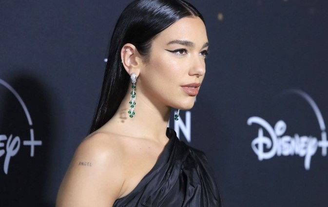 Световноизвестната изпълнителка с албански корени Дуа Липа получи декрет за